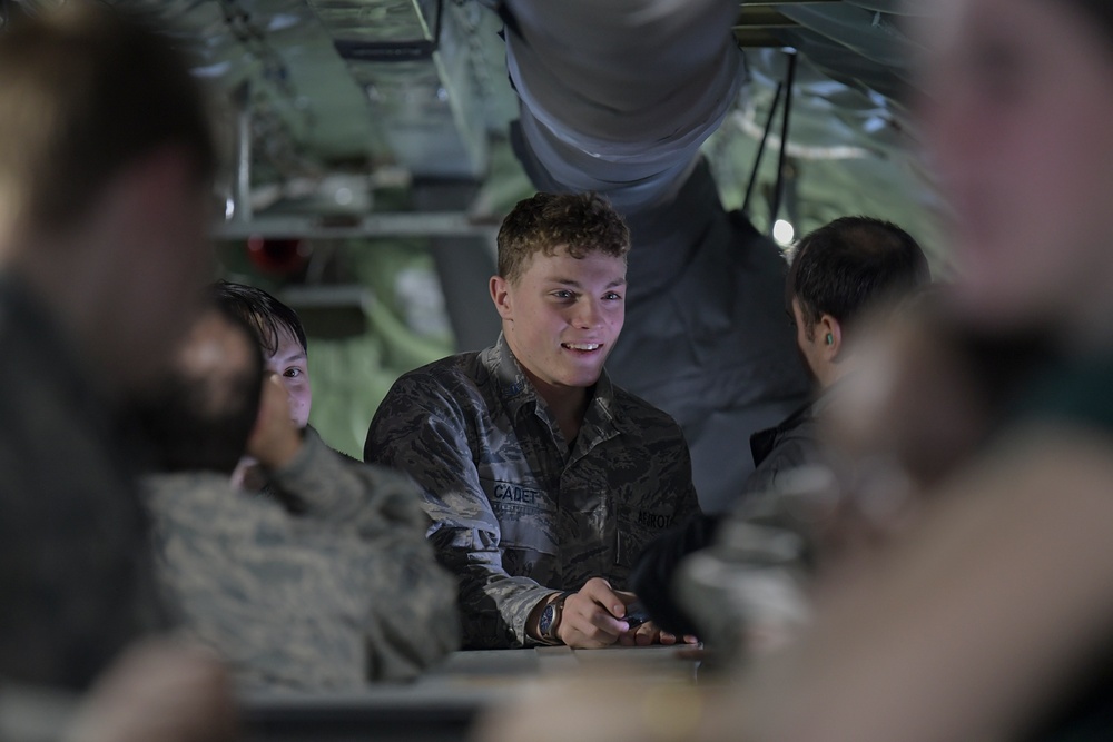 JROTC experiences a KC-135 Stratotanker refuel a C-17 Globemaster