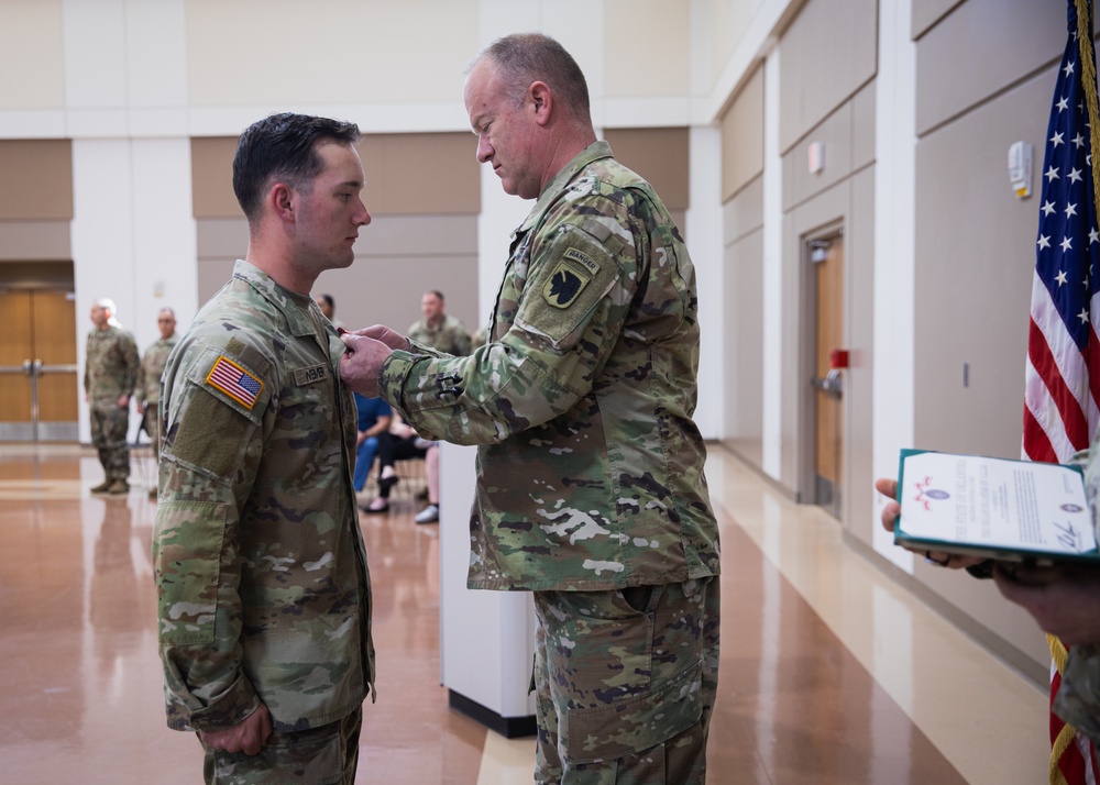 Oklahoma Guardsman receives Star of Valor for heroic actions