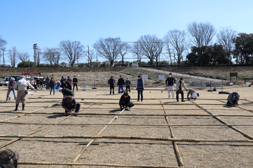 Camp Zama residents join 190-year-old tradition to build giant kite for city festival