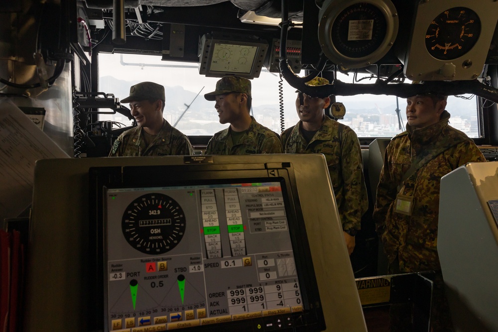 Japanese Self Defense Force tours USS America