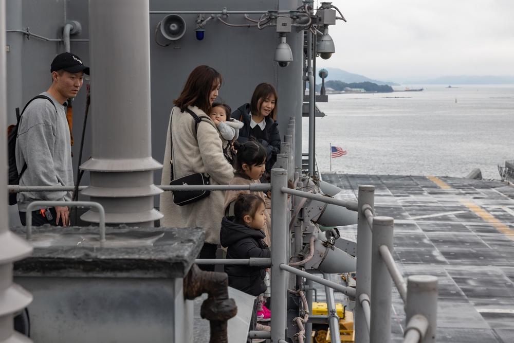 Japanese Self Defense Force tours USS America