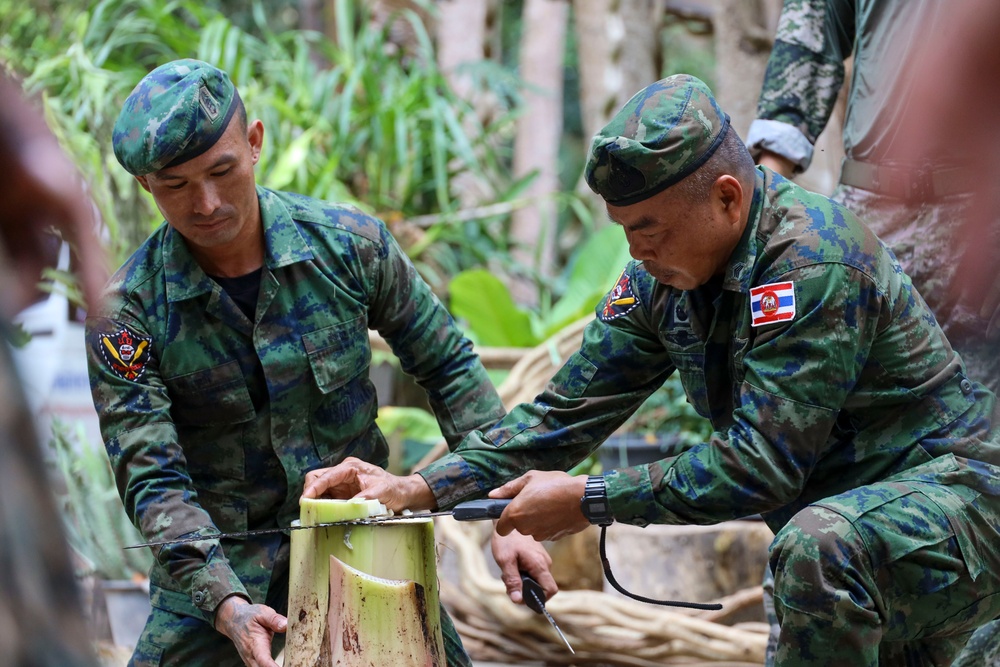 15th MEU Learns How to Survive in the Jungle
