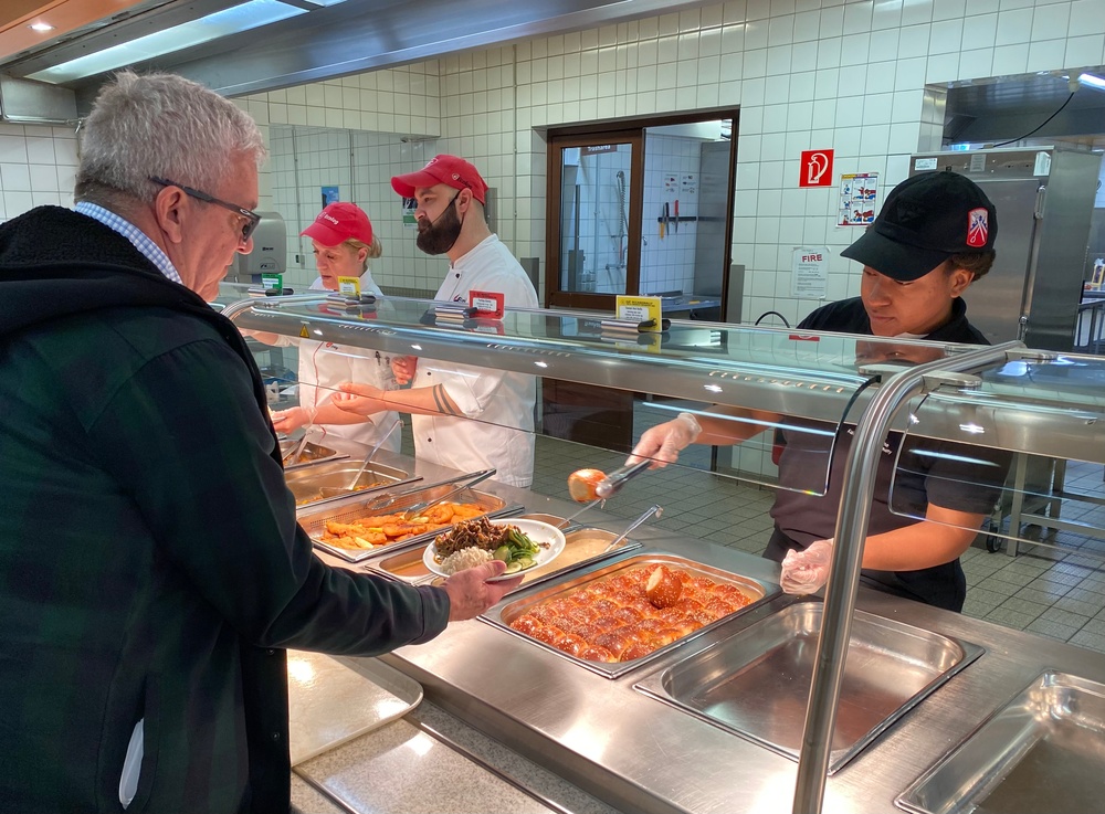 Army Food Program assessment team visits USAG Rheinland-Pfalz to learn what Soldiers want