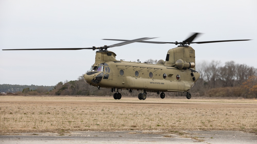 59th Aviation Troop Command Chinook supports special operations paratroopers