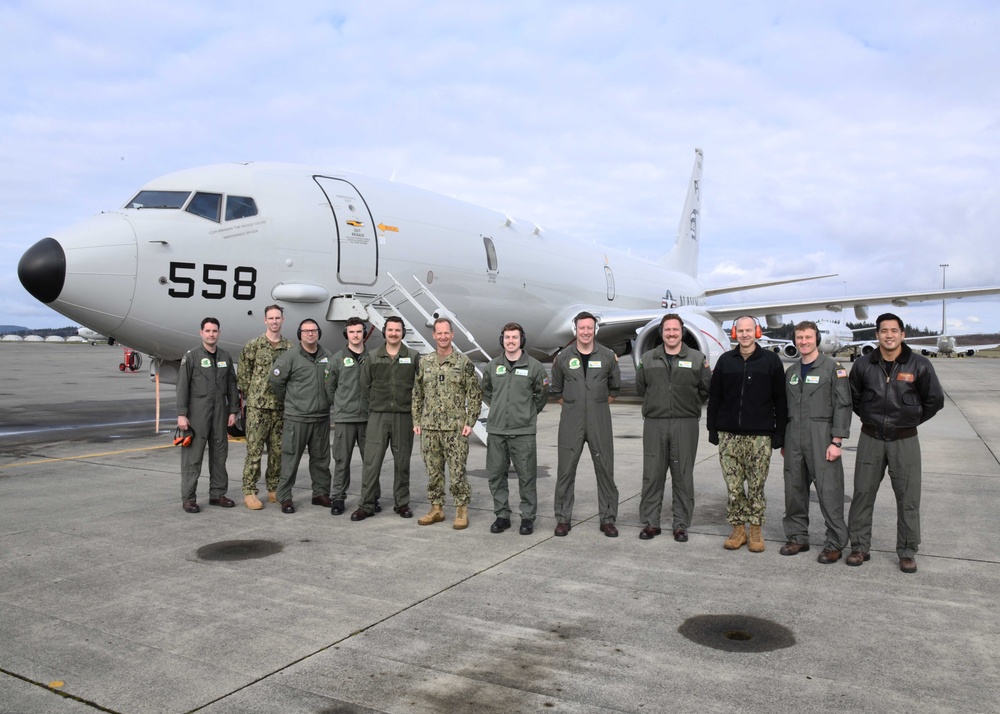 CNR visits NAS Whidbey Island