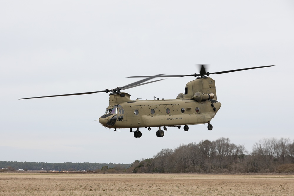 59th Aviation Troop Command Chinook supports special operations paratroopers
