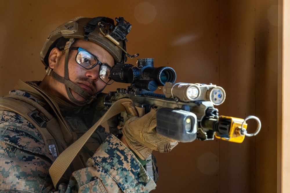 Marines with V26 use the new MCTIS gear during MWX, SLTE 2-24