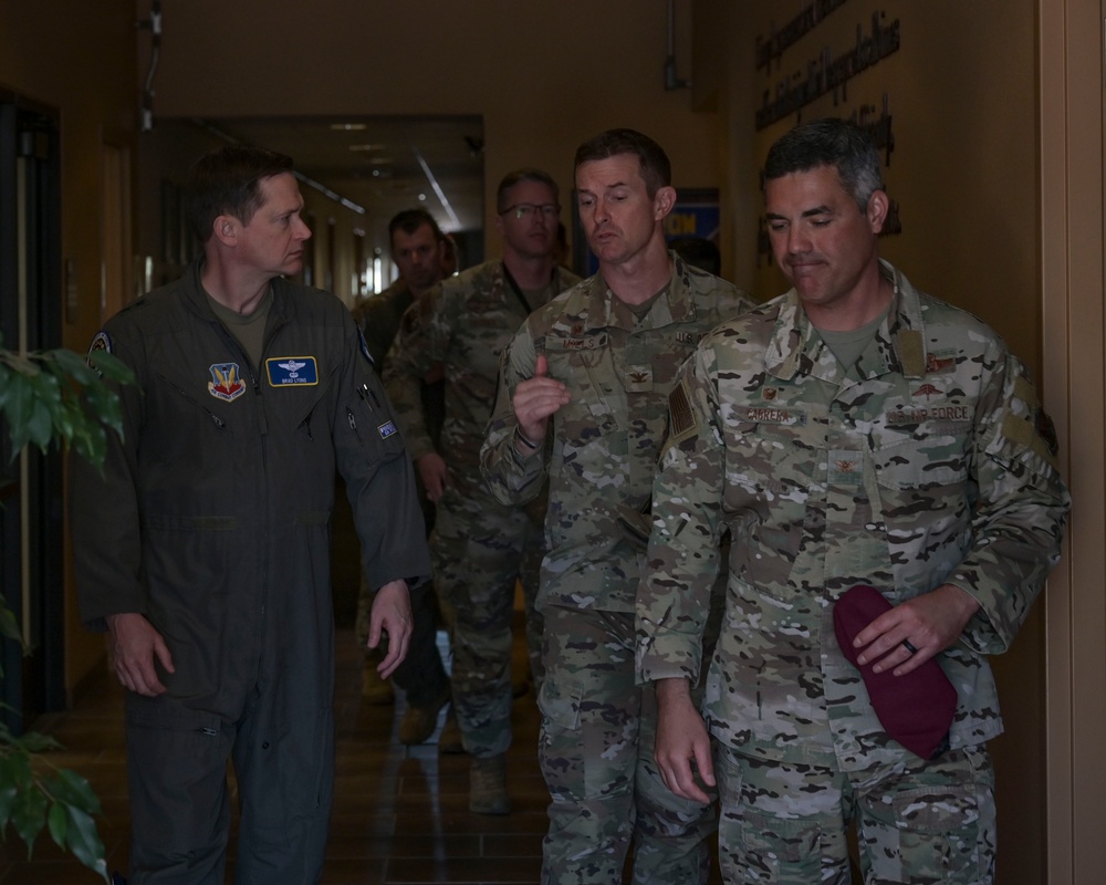 Maj. Gen. Lyons visits Davis-Monthan