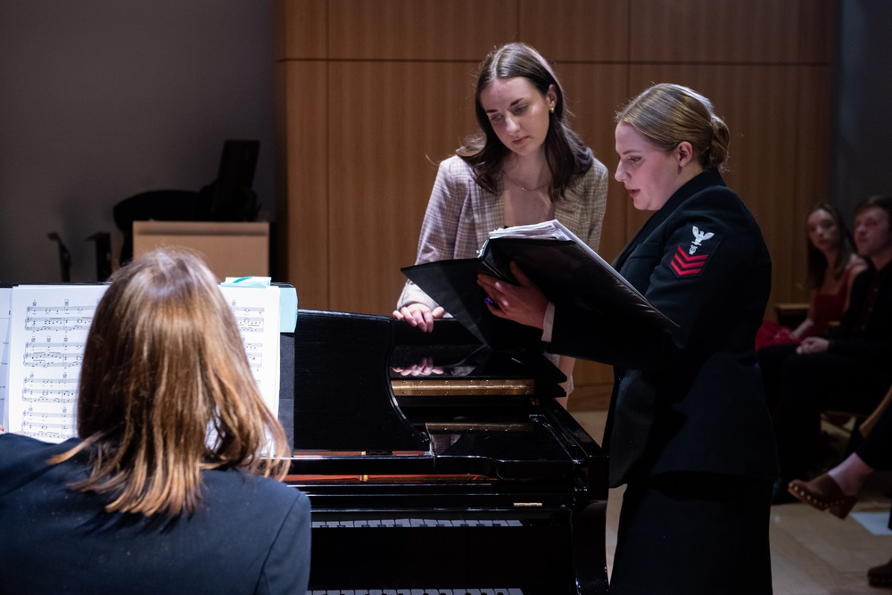 Navy Band vocalists give masterclass at Liberty University