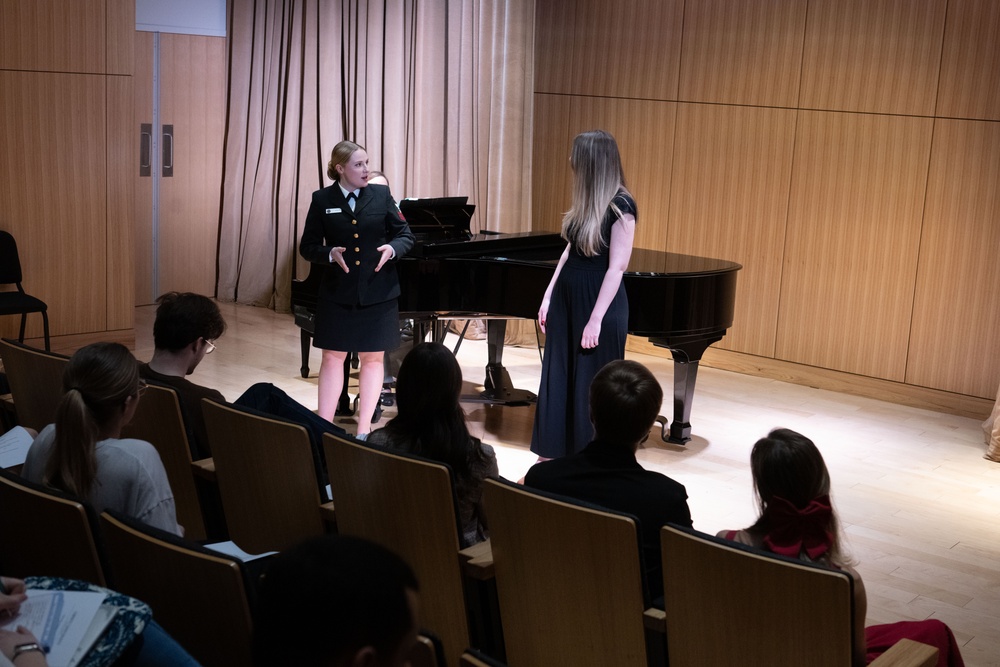 Navy Band vocalists give masterclass at Liberty University