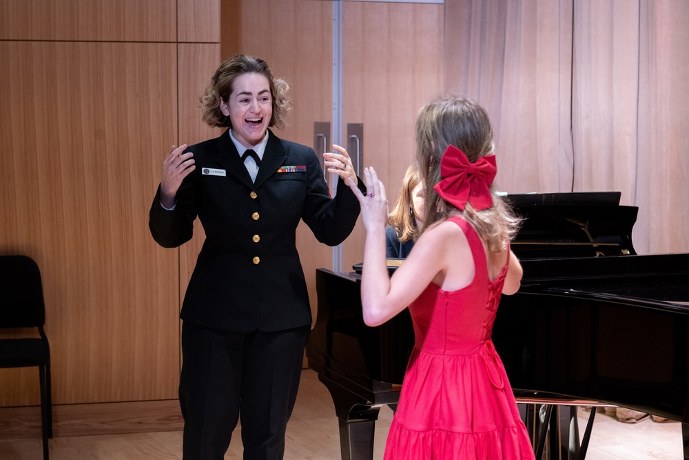 Navy Band vocalists give masterclass at Liberty University