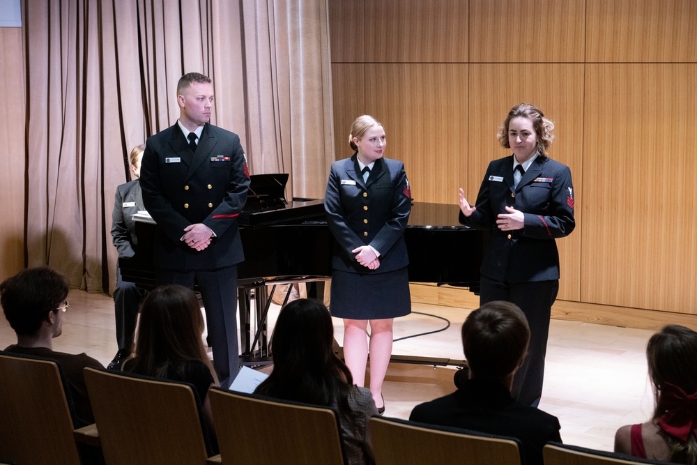 Navy Band vocalists give masterclass at Liberty University