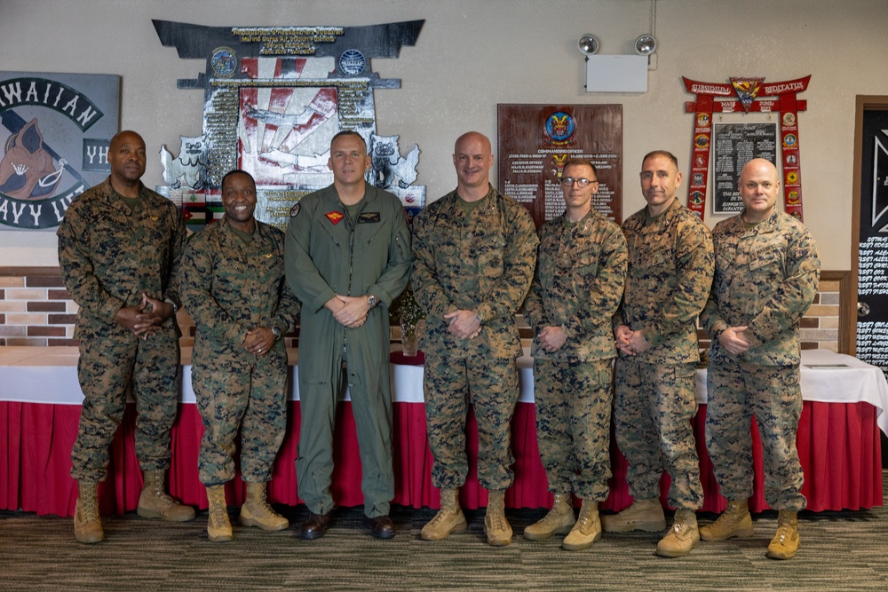 DVIDS - Images - MARFORPAC deputy commander visits 1st MAW [Image 2 of 9]