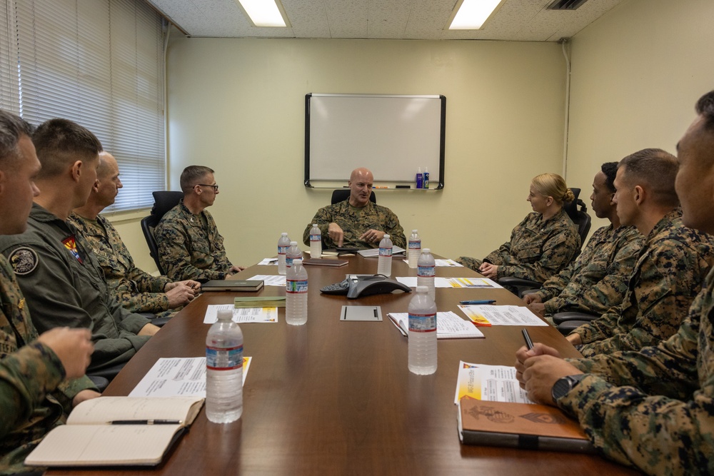 MARFORPAC deputy commander visits 1st MAW