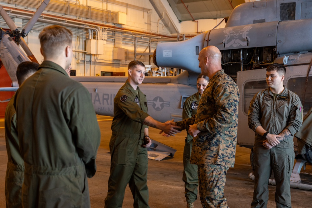 MARFORPAC deputy commander visits 1st MAW