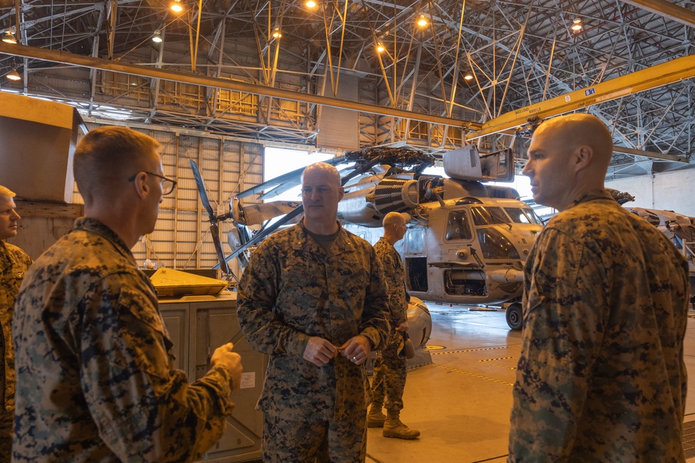 MARFORPAC deputy commander visits 1st MAW