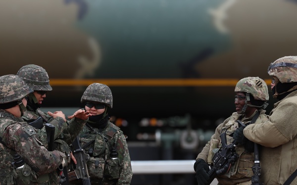 U.S. Soldiers and ROK soldiers train together, Freedom Shield 24
