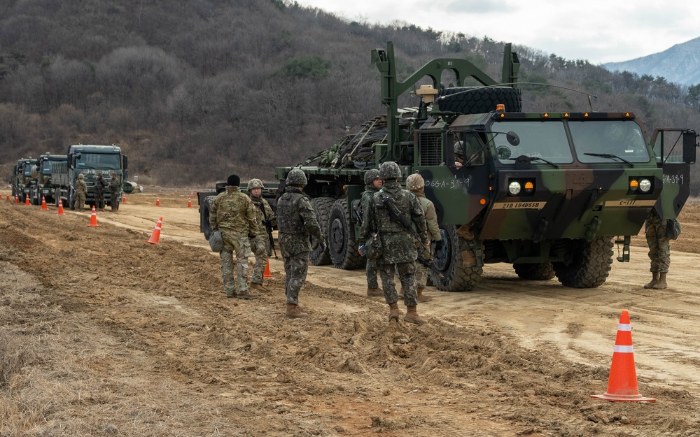 U.S. Soldiers and ROK soldiers unload concertina wire