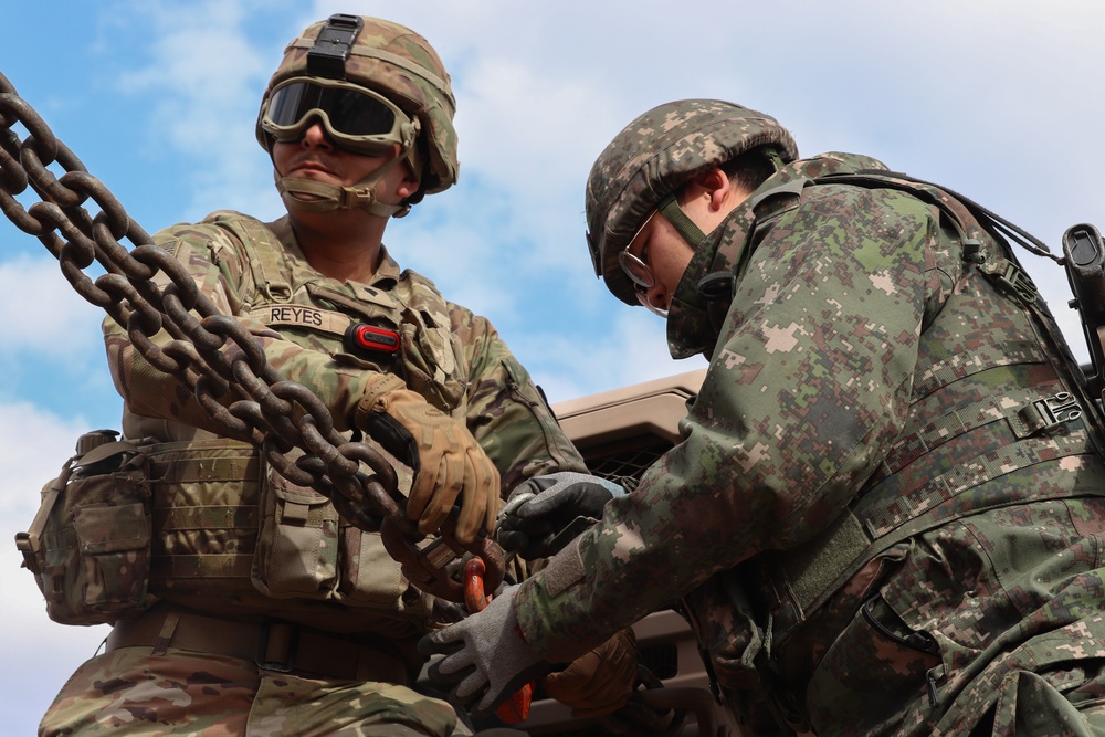 U.S. Soldiers and ROK soldiers train together, Freedom Shield 24