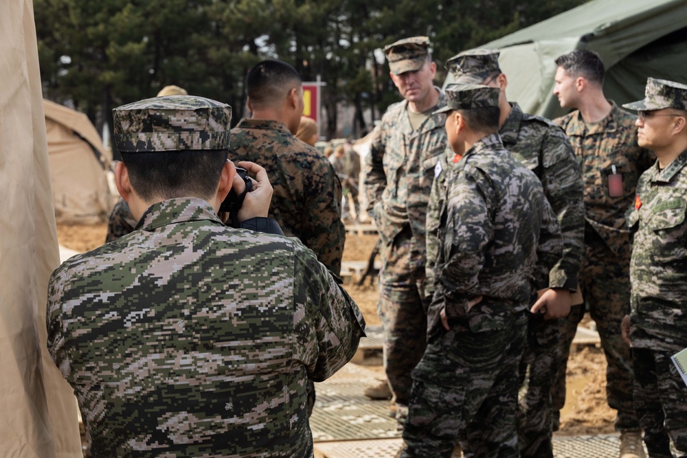 U.S., Korean leaders inspect combined command post during Freedom Shield 24