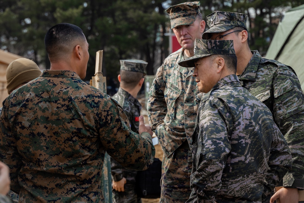 U.S., Korean leaders inspect combined command post during Freedom Shield 24