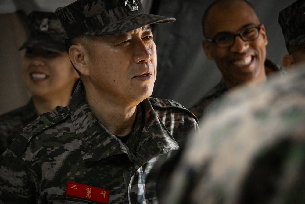 U.S., Korean leaders inspect combined command post during Freedom Shield 24