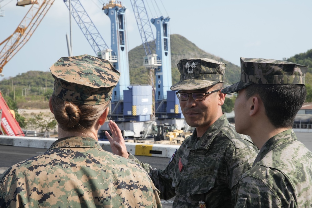 15th MEU, USS Somerset Host ROK Navy and Marine Corps