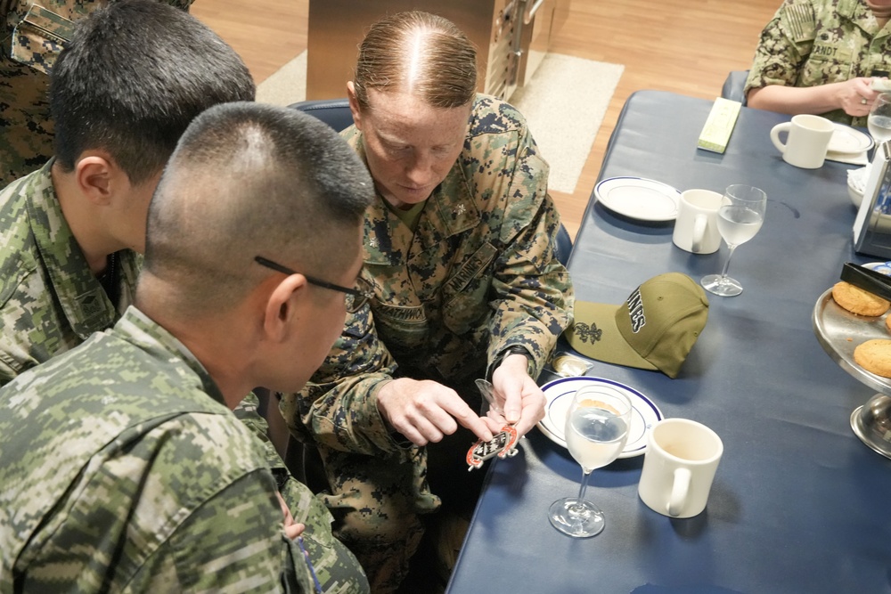 15th MEU, USS Somerset Host ROK Navy and Marine Corps