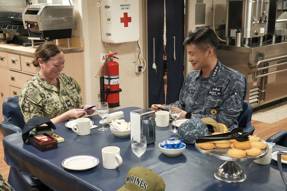 15th MEU, USS Somerset Host ROK Navy and Marine Corps