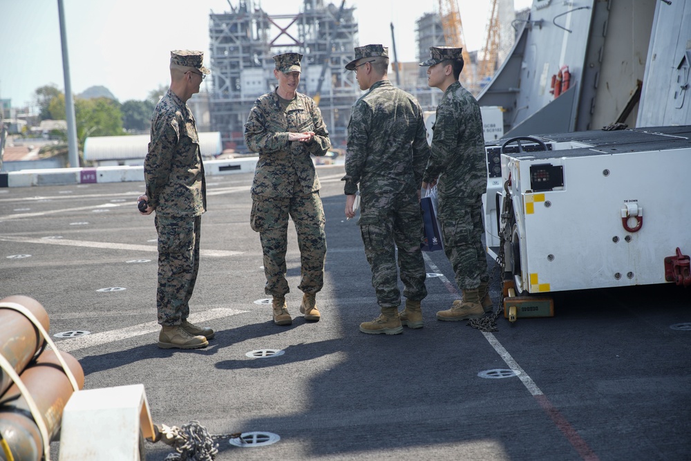15th MEU, USS Somerset Host ROK Navy and Marine Corps