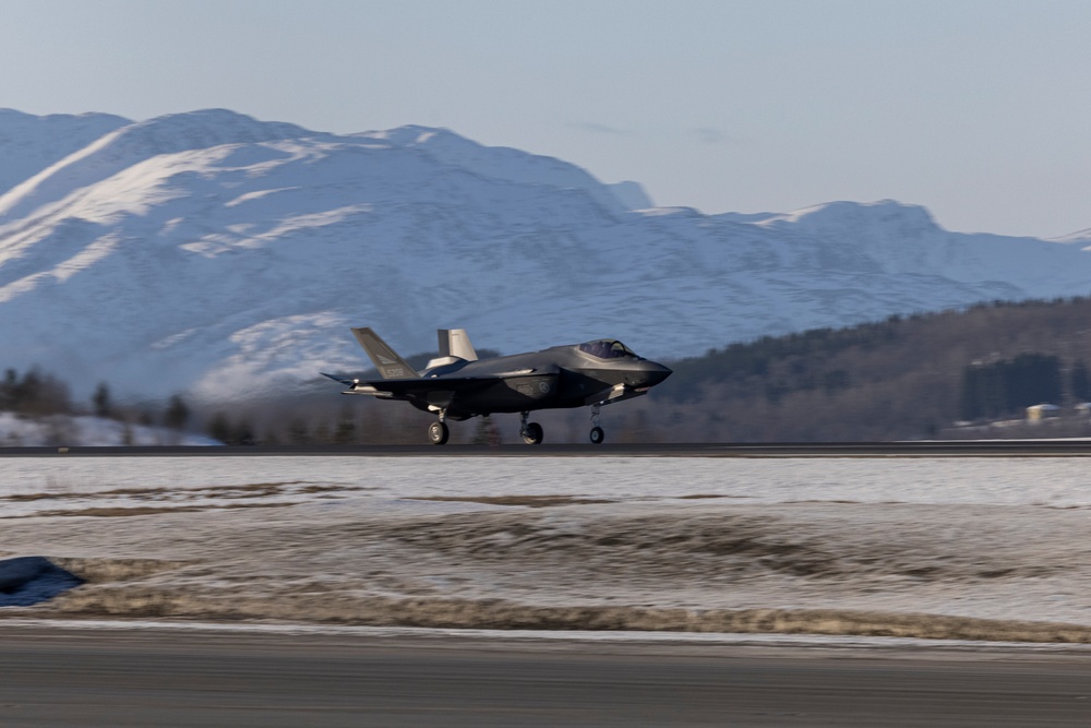 U.S. Marines with Marine Fighter Attack Squadron (VMFA) 542 and Royal Norwegian Air Force personnel participate in a media day