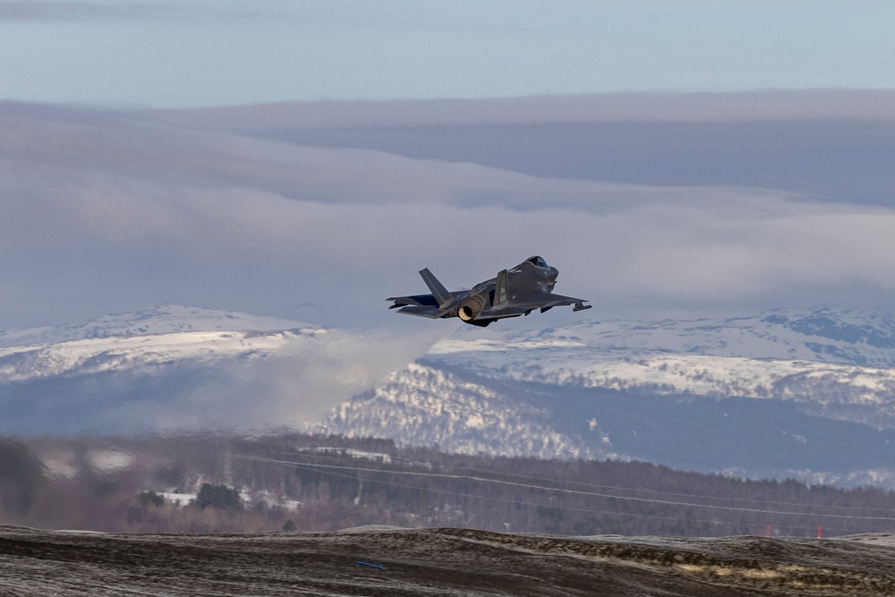 U.S. Marines with Marine Fighter Attack Squadron (VMFA) 542 and Royal Norwegian Air Force personnel participate in a media day