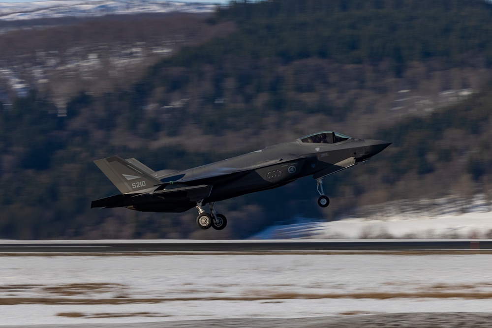 U.S. Marines with Marine Fighter Attack Squadron (VMFA) 542 and Royal Norwegian Air Force personnel participate in a media day