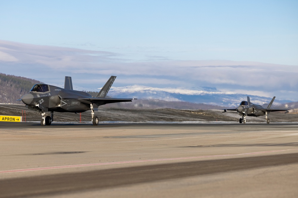 U.S. Marines with Marine Fighter Attack Squadron (VMFA) 542 and Royal Norwegian Air Force personnel participate in a media day