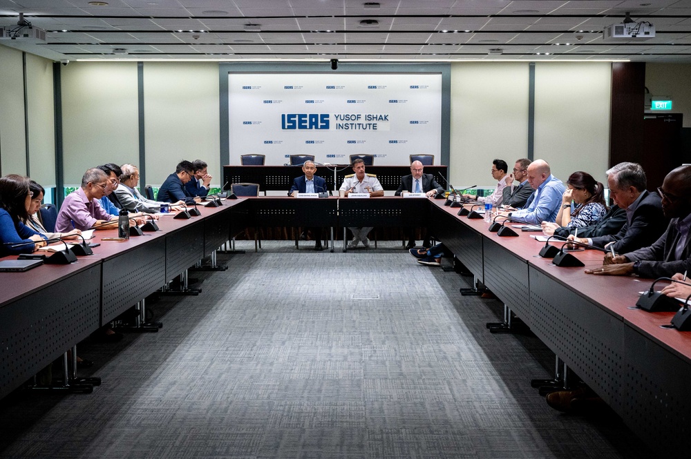 U.S. INDOPACOM Commander Visits ISEAS