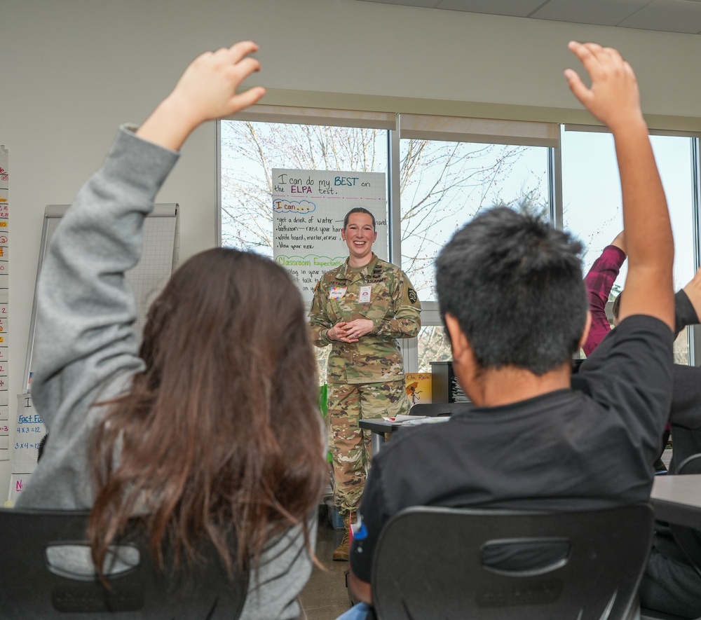 Oregon Guard 'Service of Choice' Inspires Young Readers in Salem