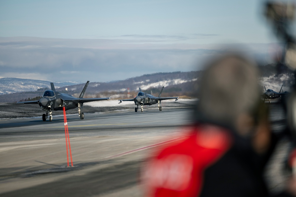 U.S. Marines with Marine Fighter Attack Squadron (VMFA) 542 and Royal Norwegian Air Force personnel participate in a media day