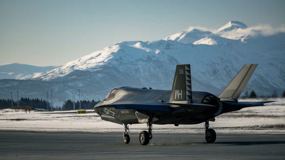 U.S. Marines with Marine Fighter Attack Squadron (VMFA) 542 and Royal Norwegian Air Force personnel participate in a media day