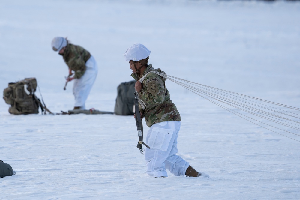 2-11 Airborne Paratroopers conduct all female jump for International Women’s Day