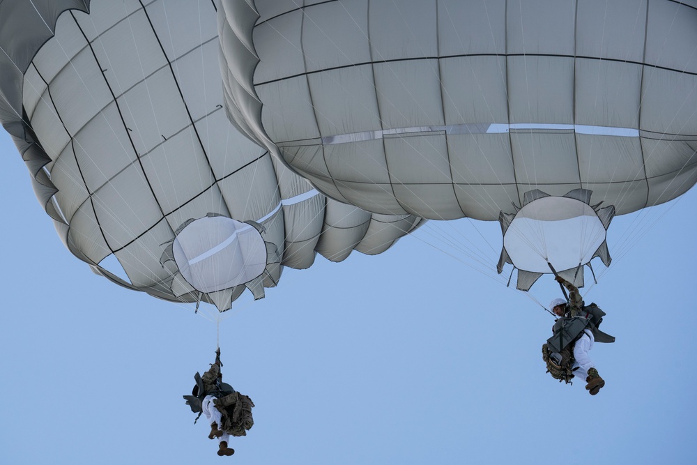 2-11 Airborne Paratroopers conduct all female jump for International Women’s Day