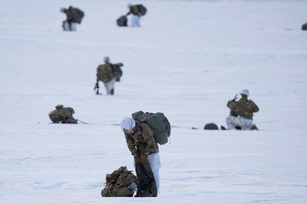 2-11 Airborne Paratroopers conduct all female jump for International Women’s Day