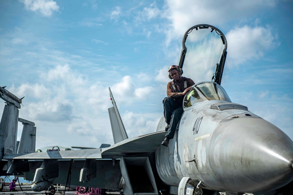 USS Dwight D. Eisenhower Conducts Routine Maintenance in the Red Sea