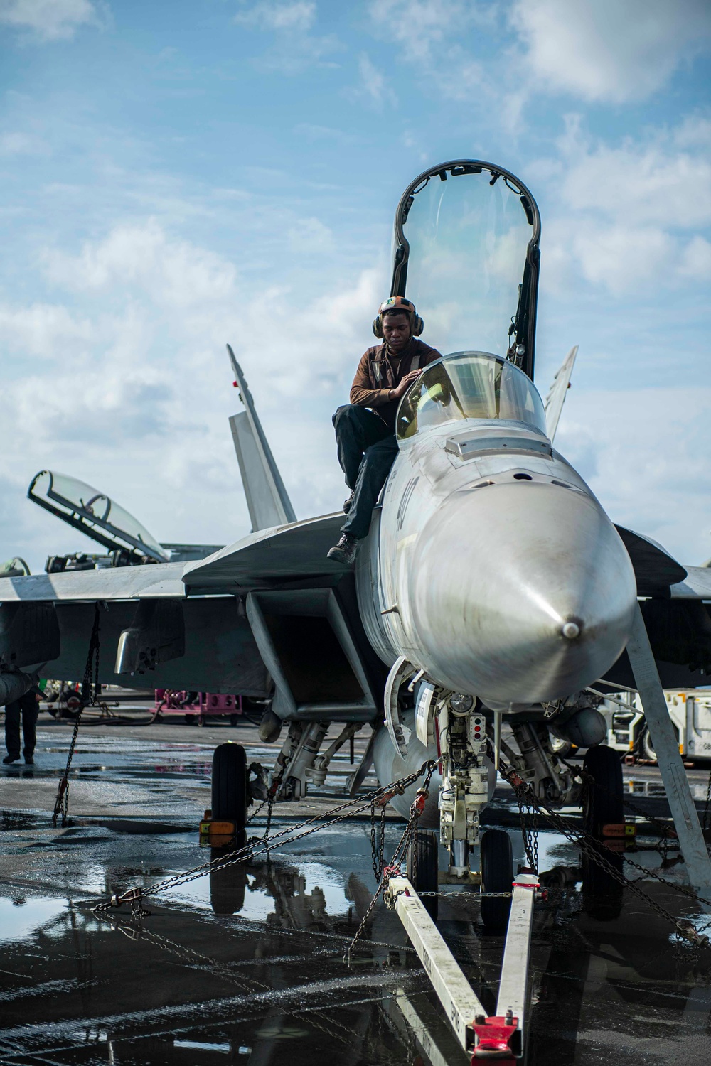 USS Dwight D. Eisenhower Conducts Routine Maintenance in the Red Sea