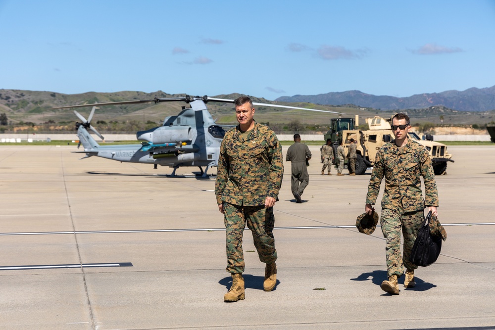 I MEF Commanding General Briefs at APEX Presentation