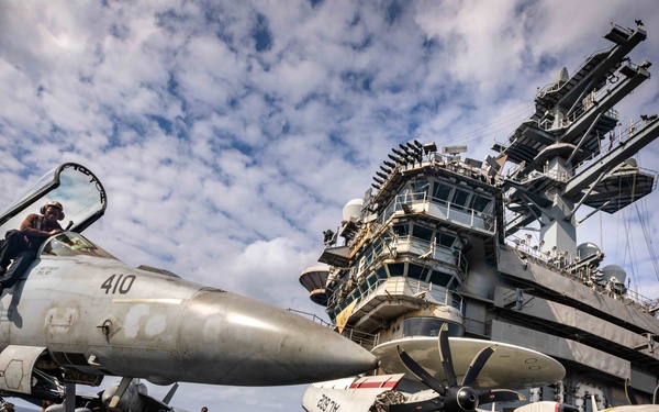 USS Dwight D. Eisenhower Conducts Routine Maintenance in the Red Sea