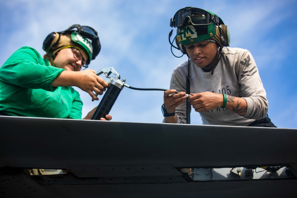 USS Dwight D. Eisenhower Conducts Routine Maintenance in the Red Sea