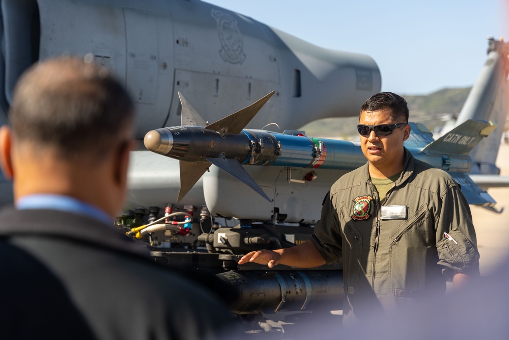 I MEF Commanding General Briefs at APEX Presentation