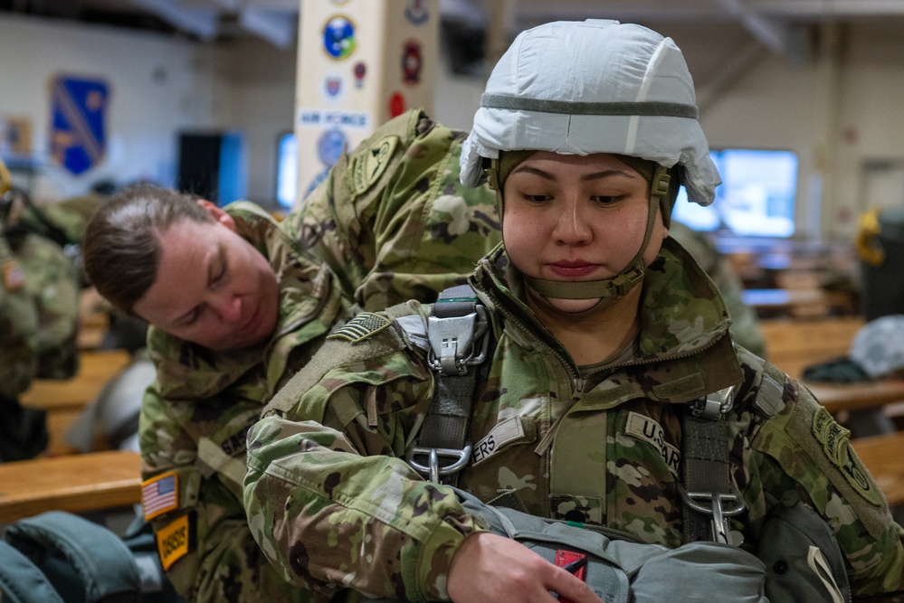 Paratroopers from 11th Airborne take part in all-women jump