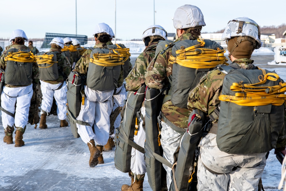 Paratroopers from 11th Airborne take part in all-women jump