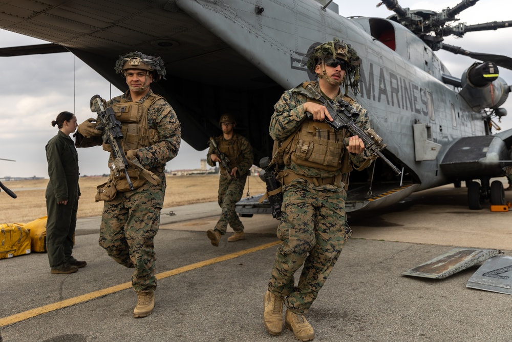 Warrior Shield 24 | HMH-466 trains with 2nd Battalion, 8th Marines